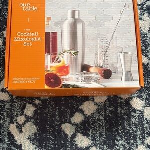 Our Table Cocktail Mixologist Set
